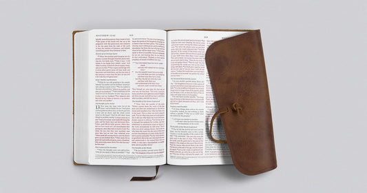 ESV Thinline Bible, Red Letter (Natural Leather, Brown, Flap with Strap)